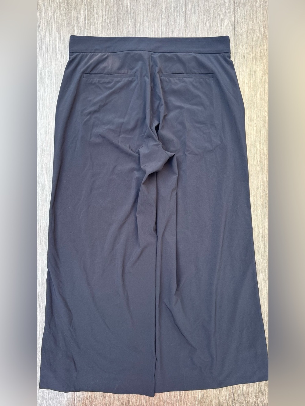 Athleta Tribeca Cropped Flowy Mid-Rise Pants In Black Size 8 - Picture 12 of 14
